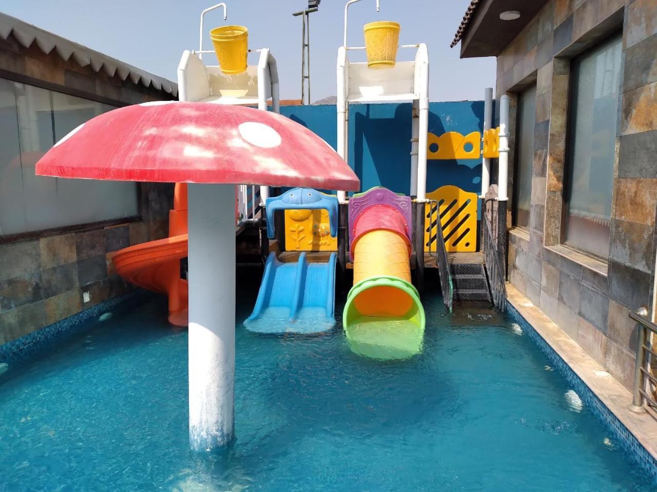 Villa شاليهات الكوخ السويسري وأكوابارك à Ash Shishah Extérieur photo