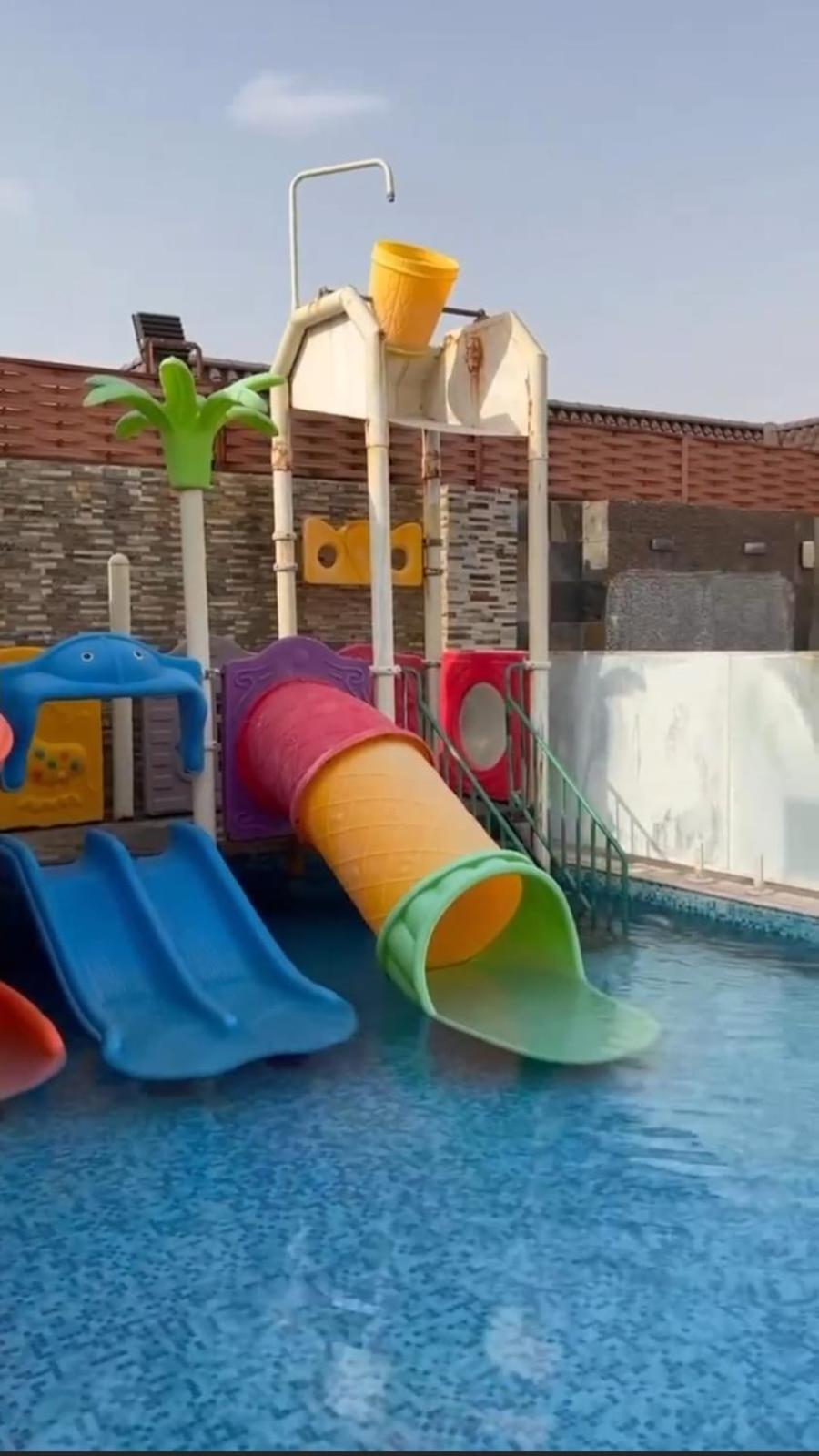 Villa شاليهات الكوخ السويسري وأكوابارك à Ash Shishah Extérieur photo