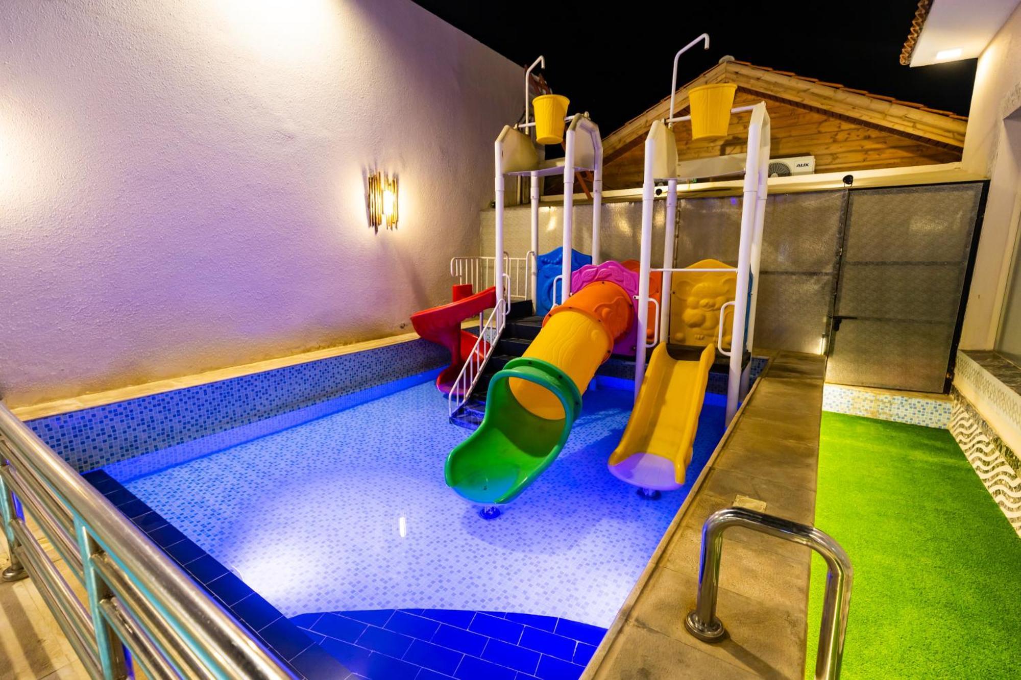 Villa شاليهات الكوخ السويسري وأكوابارك à Ash Shishah Extérieur photo
