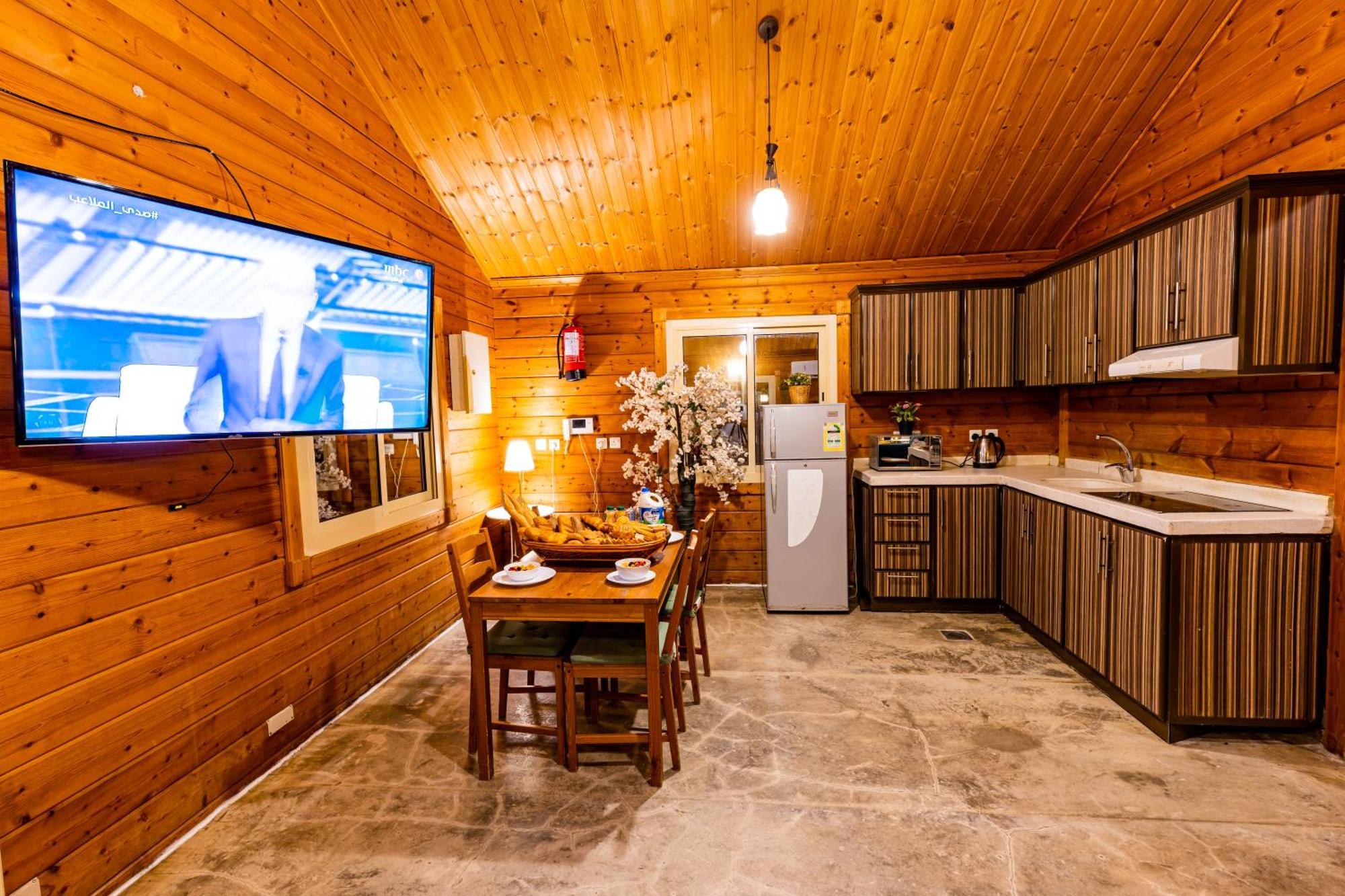 Villa شاليهات الكوخ السويسري وأكوابارك à Ash Shishah Extérieur photo